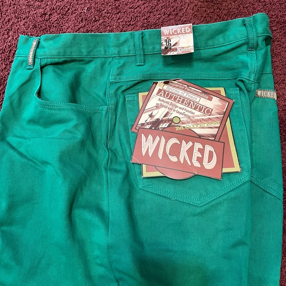Mens Wicked green jean shorts size 36 , very stylish and comfy ! NWT - Picture 2 of 3